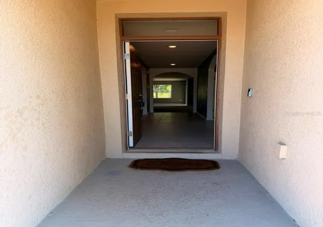 Photo 3 of Single family home for sale at 948 Summer Glen Dr, Winter Haven, FL 33880 | MLS# S5158362 | Listing updated on 2026-10-02