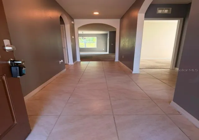 Photo 4 of Single family home for sale at 948 Summer Glen Dr, Winter Haven, FL 33880 | MLS# S5158362 | Listing updated on 2026-10-02