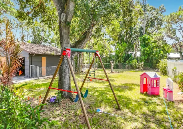 Photo 4 of House for sale at 804 66th Avenue W, Bradenton, FL 34207 | MLS# N6145938 | Listing updated on 2026-09-30