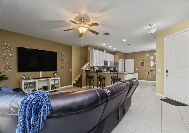 Photo 4 of Townhouse for sale at 1114 Capitol St, Apopka, FL 32703 | MLS# O6445077 | Listing updated on 2026-10-27