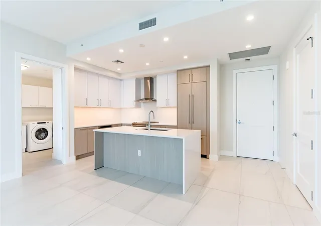 Photo 2 of Condo for sale at 275 1st Avenue S #2208, St Petersburg, FL 33701 | MLS# TB8552494 | Listing updated on 2026-09-29