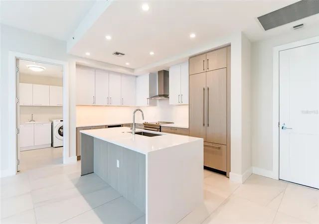 Photo 3 of Condo for sale at 275 1st Avenue S #2208, St Petersburg, FL 33701 | MLS# TB8552494 | Listing updated on 2026-09-29