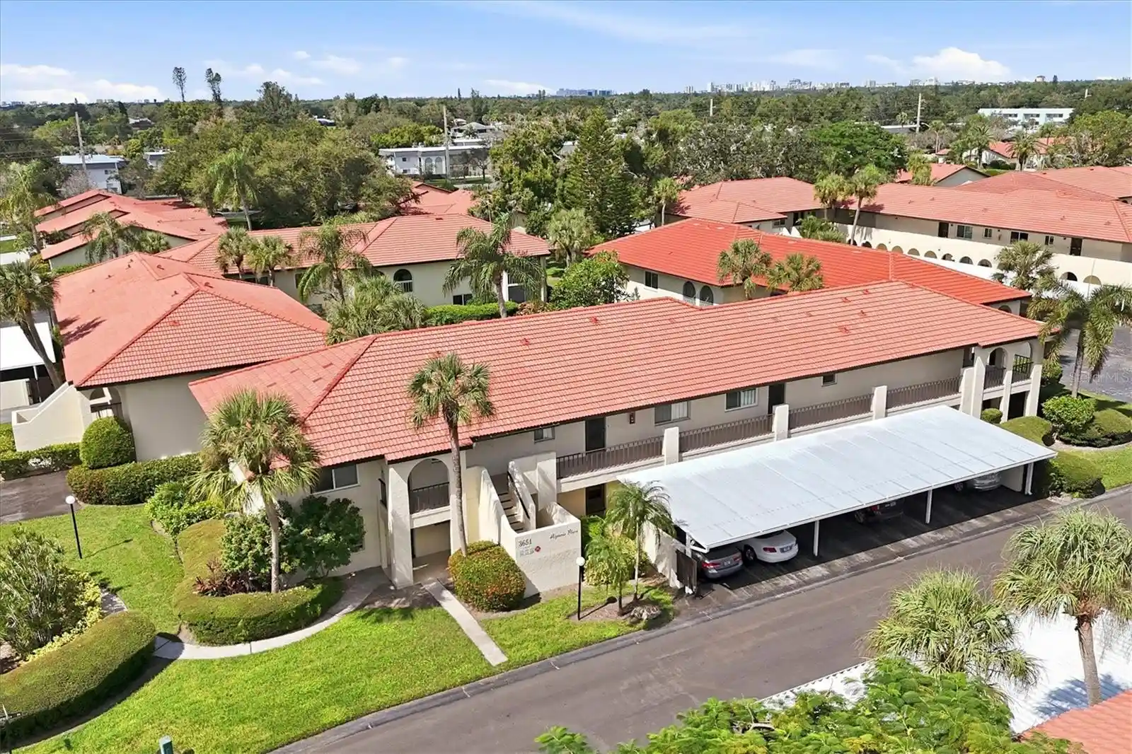 Listing Photo 2 - Condo for sale in 3654 Hispania Pl located at 3654 Hispania Pl, Sarasota, FL 34232 - Unit #323