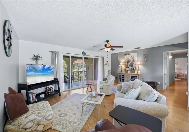 Listing Photo 3 - Condo for sale in building located at 3654 Hispania Pl, Sarasota, FL 34232 - Unit #323