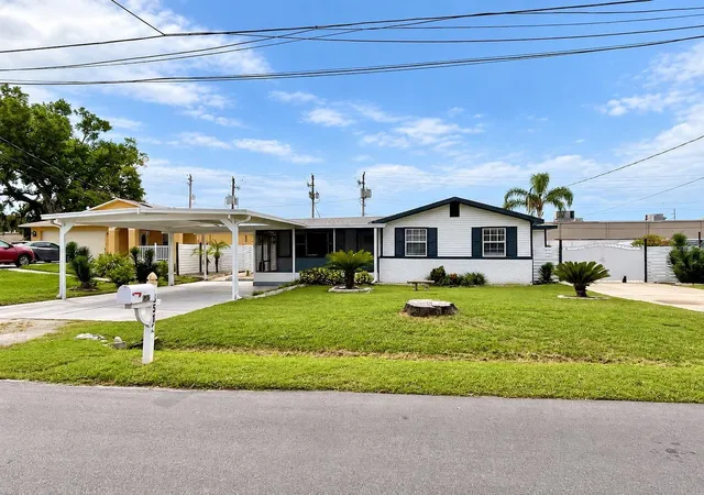 Single family home for sale at 8512 Sunbeam Ln, TAMPA, FL 33615 | MLS# TB8552503