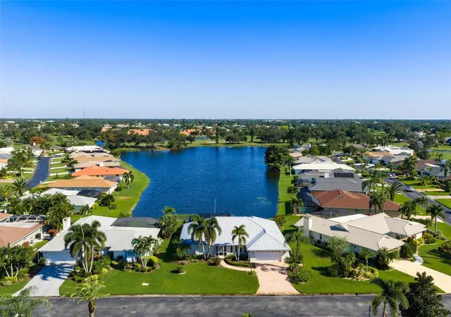 Photo 1 of Single family home for sale at 903 Pinehurst Ln, Venice, FL 34293 | MLS# N6145941 | Listing updated on 2026-10-20