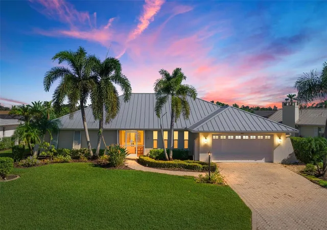 Photo 2 of Single family home for sale at 903 Pinehurst Ln, Venice, FL 34293 | MLS# N6145941 | Listing updated on 2026-10-20