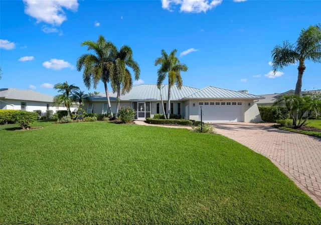 Photo 3 of Single family home for sale at 903 Pinehurst Ln, Venice, FL 34293 | MLS# N6145941 | Listing updated on 2026-10-20