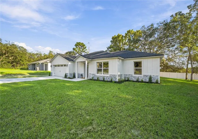 Photo 3 of Single family home for sale at 26 Elm Loop, Ocala, FL 34472 | MLS# OM732938 | Listing updated on 2026-10-07