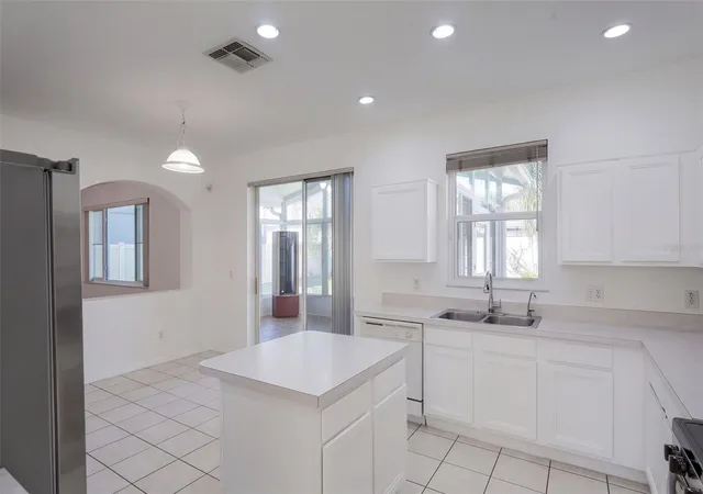 Photo 4 of Single family home for sale at 4610 Riverton Dr, Orlando, FL 32817 | MLS# O6445088 | Listing updated on 2026-10-29