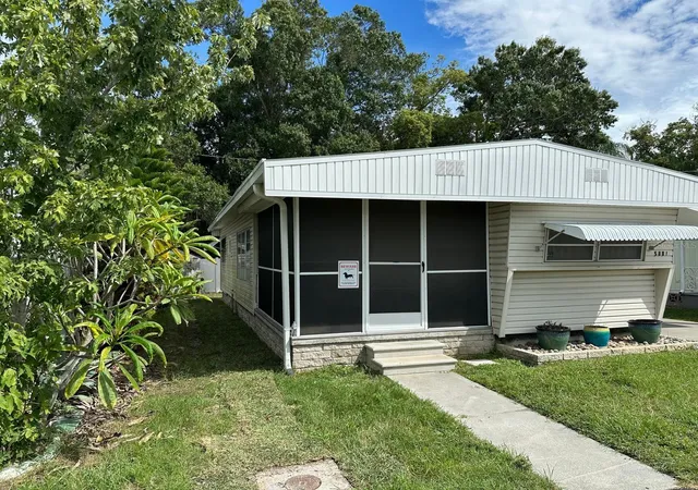 Photo 2 of Manufactured home for sale at 5881 29th Way N #6, Saint Petersburg, FL 33714 | MLS# TB8552517 | Listing updated on 2026-10-01