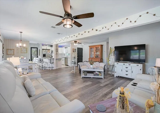 Photo 4 of Single family home for sale at 3103 Browning St, Sarasota, FL 34237 | MLS# A4707533 | Listing updated on 2026-10-25
