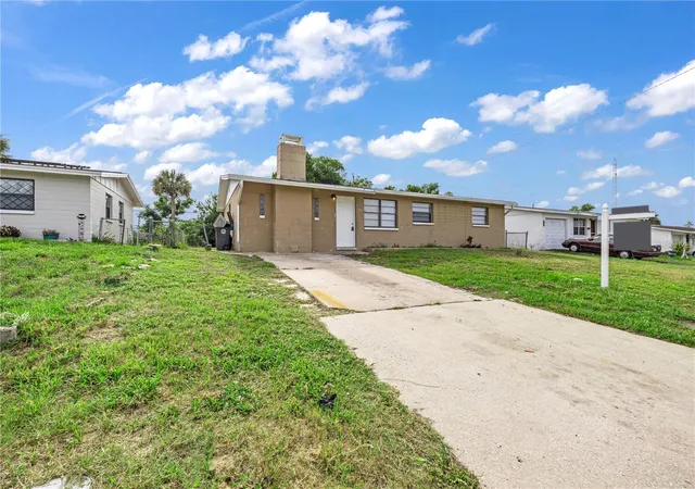 Photo 2 of Single family home for sale at 1031 Cadillac Dr, Daytona Beach, FL 32117 | MLS# O6445103 | Listing updated on 2026-09-27