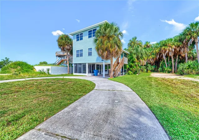 Photo 3 of Single family home for sale at 3457 Cyclone Dr, Weeki Wachee, FL 34607 | MLS# W7889863 | Listing updated on 2026-09-29