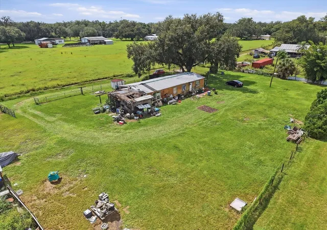 Photo 3 of Manufactured home for sale at 7214 Broken Oak Dr, Dover, FL 33527 | MLS# TB8552535 | Listing updated on 2026-09-27