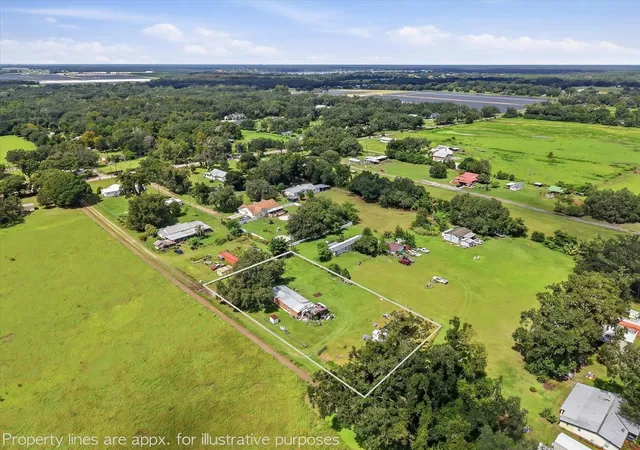 Photo 4 of Manufactured home for sale at 7214 Broken Oak Dr, Dover, FL 33527 | MLS# TB8552535 | Listing updated on 2026-09-27