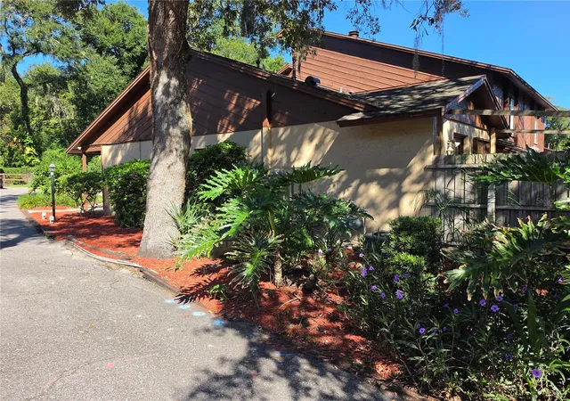 Photo 1 of Condo for sale at 1011 Love Ln #31, Apopka, FL 32703 | MLS# O6445120 | Listing updated on 2026-09-27