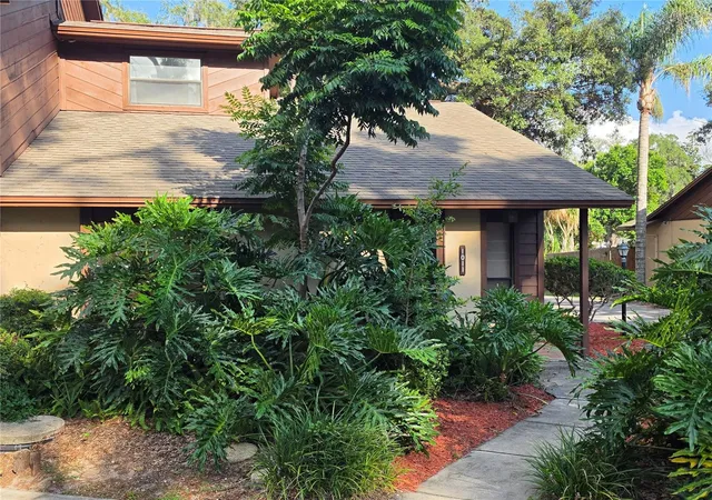Photo 2 of Condo for sale at 1011 Love Ln #31, Apopka, FL 32703 | MLS# O6445120 | Listing updated on 2026-09-27