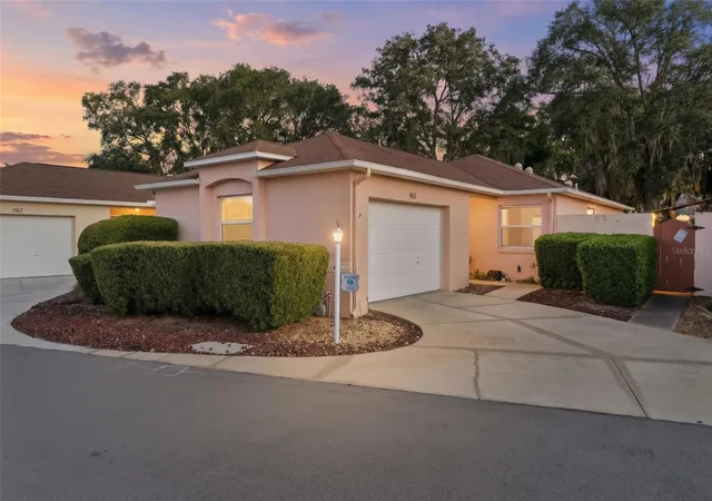Single family home for sale at 965 Avalon Ave, Lady Lake, FL 32159 | MLS# G5118315
