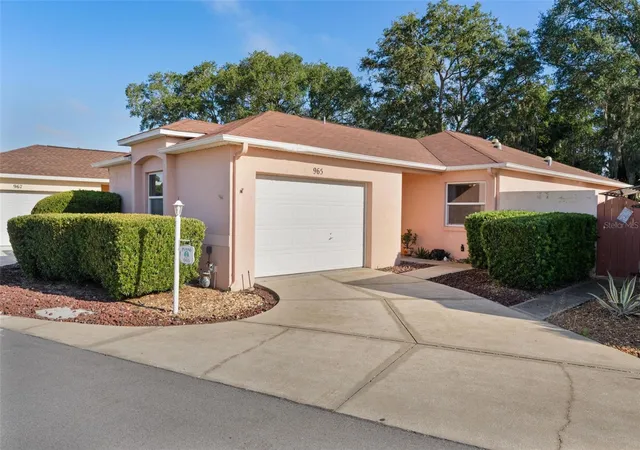 Photo 1 of Single family home for sale at 965 Avalon Ave, Lady Lake, FL 32159 | MLS# G5118315 | Listing updated on 2026-09-28