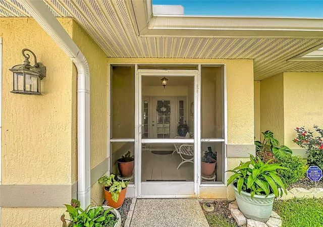Photo 3 of Single family home for sale at 430 Harbourview Dr, Haines City, FL 33844 | MLS# O6445124 | Listing updated on 2026-09-30