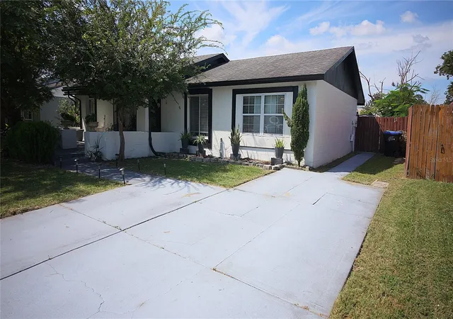 Photo 3 of Single family home for sale at 11419 Aries Dr, Orlando, FL 32837 | MLS# O6445140 | Listing updated on 2026-10-20