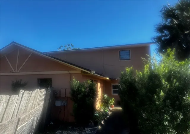 Photo 2 of Single family home for sale at 5300 Fernhill Ct, Orlando, FL 32808 | MLS# O6445143 | Listing updated on 2026-09-29