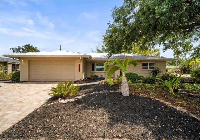 Photo 2 of Single family home for sale at 6512 Bowline Dr, Sarasota, FL 34231 | MLS# A4707552 | Listing updated on 2026-09-27