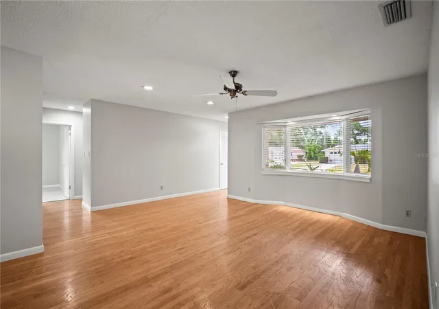 Photo 4 of Single family home for sale at 6512 Bowline Dr, Sarasota, FL 34231 | MLS# A4707552 | Listing updated on 2026-09-27