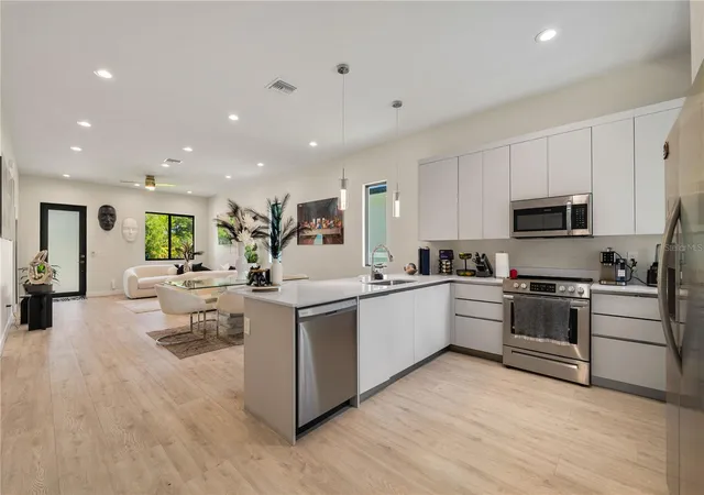 Photo 3 of Single family home for sale at 404 E Seward St, Tampa, FL 33604 | MLS# TB8552558 | Listing updated on 2026-09-27
