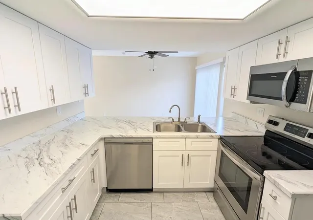 Photo 3 of Townhouse for sale at 3111 Creekglen Ct, Brandon, FL 33511 | MLS# R4912067 | Listing updated on 2026-10-16