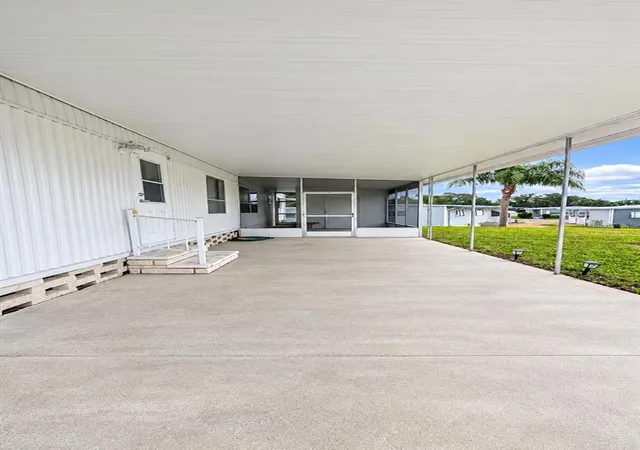 Photo 3 of Manufactured home for sale at 39820 US Hwy 19 N #181, Tarpon Springs, FL 34689 | MLS# TB8552562 | Listing updated on 2026-10-10