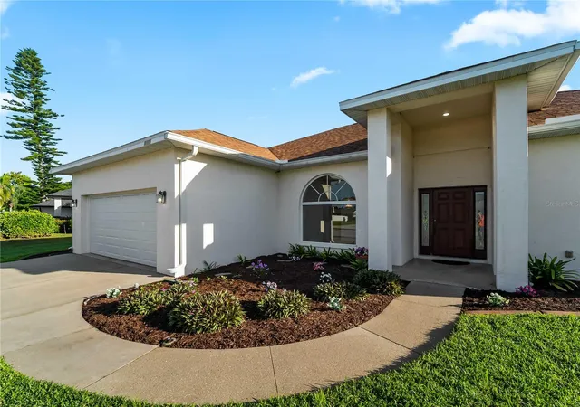Photo 1 of Single family home for sale at 5121 Palm Aire Dr, Sarasota, FL 34243 | MLS# A4707559 | Listing updated on 2026-10-03
