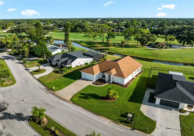 Photo 2 of Single family home for sale at 5121 Palm Aire Dr, Sarasota, FL 34243 | MLS# A4707559 | Listing updated on 2026-10-03