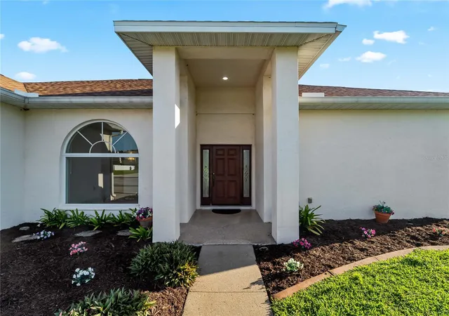 Photo 3 of Single family home for sale at 5121 Palm Aire Dr, Sarasota, FL 34243 | MLS# A4707559 | Listing updated on 2026-10-03