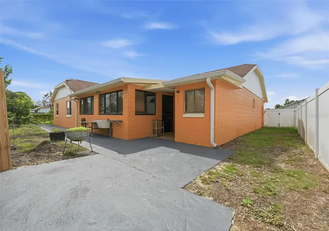 Photo 3 of Single family home for sale at 125 Pansy Ct, Kissimmee, FL 34743 | MLS# S5158373 | Listing updated on 2026-10-03