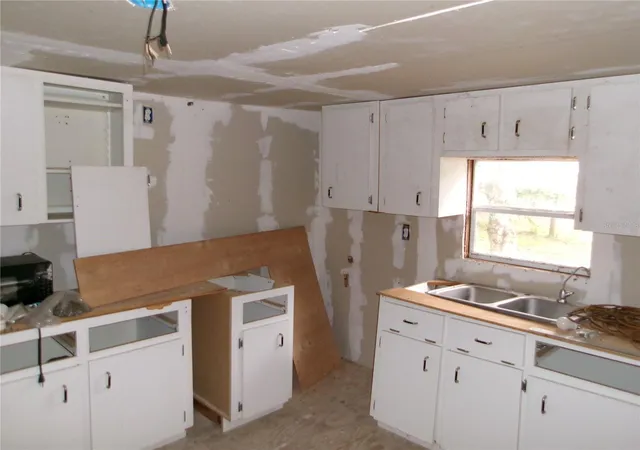 Photo 3 of Manufactured home for sale at 10665 SE 131st Place, Ocklawaha, FL 32179 | MLS# G5118329 | Listing updated on 2026-09-30