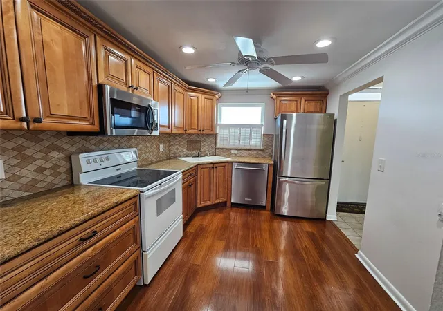 Listing Photo 4 - Condo for sale in building located at 5980 Shore Dr S, GULFPORT, FL 33707 - Unit #901
