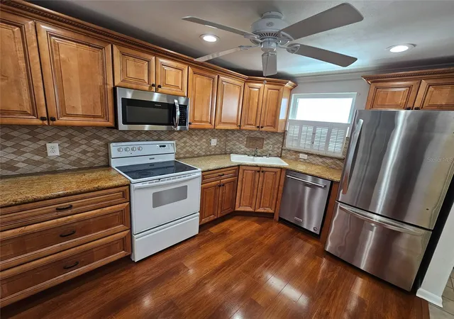 Listing Photo 5 - Condo for sale in building located at 5980 Shore Dr S, GULFPORT, FL 33707 - Unit #901