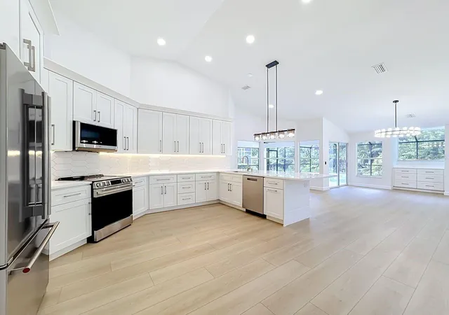 Photo 4 of Single family home for sale at 4190 Westbourne Cir, Sarasota, FL 34238 | MLS# A4707572 | Listing updated on 2026-10-01