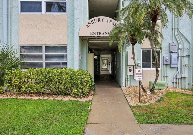 Photo 2 of Condo for sale at 801 83rd Avenue N #511, Saint Petersburg, FL 33702 | MLS# TB8552586 | Listing updated on 2026-10-04