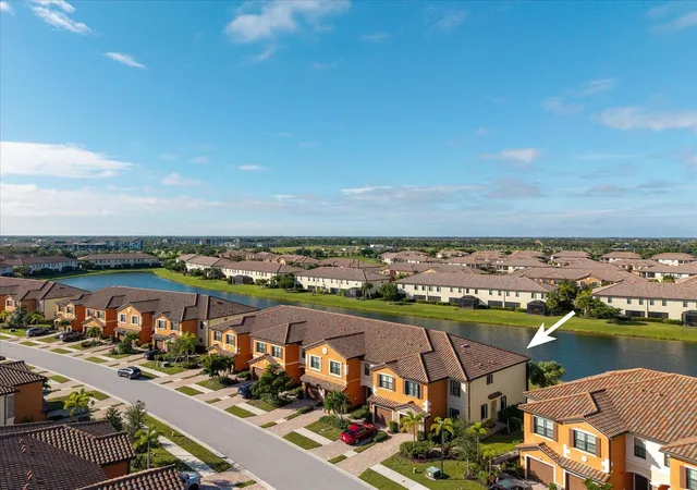 Photo 3 of Townhouse for sale at 20429 Lagente Cir, Venice, FL 34293 | MLS# N6145944 | Listing updated on 2026-10-07