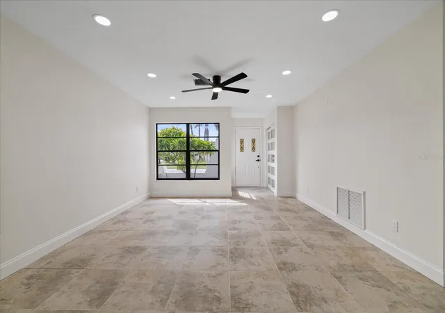 Photo 4 of Single family home for sale at 1016 Fuchsia Dr, Holiday, FL 34691 | MLS# TB8552589 | Listing updated on 2026-10-05