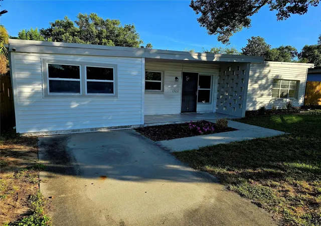 Photo 2 of Single family home for sale at 1308 Moore St, Daytona Beach, FL 32114 | MLS# O6445179 | Listing updated on 2026-09-29