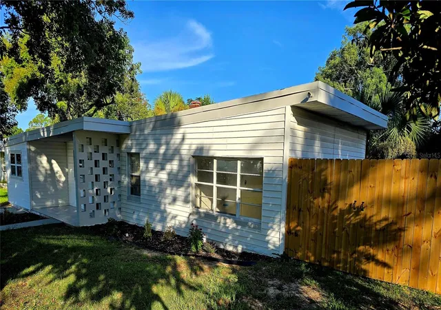Photo 3 of Single family home for sale at 1308 Moore St, Daytona Beach, FL 32114 | MLS# O6445179 | Listing updated on 2026-09-29