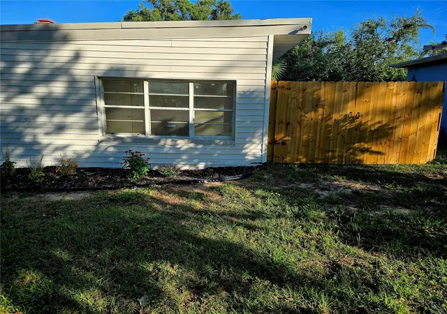 Photo 4 of Single family home for sale at 1308 Moore St, Daytona Beach, FL 32114 | MLS# O6445179 | Listing updated on 2026-09-29
