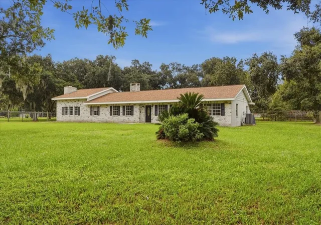 Photo 3 of Single family home for sale at 2925 Mcgee Rd, Plant City, FL 33565 | MLS# L4965382 | Listing updated on 2026-10-06