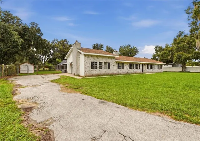 Photo 3 of Single family home for sale at 2925 Mcgee Rd, Plant City, FL 33565 | MLS# L4965382 | Listing updated on 2026-10-06