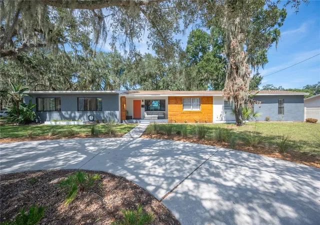 Photo 1 of Single family home for sale at 1430 E Edgewood Dr, Lakeland, FL 33803 | MLS# L4965383 | Listing updated on 2026-09-29