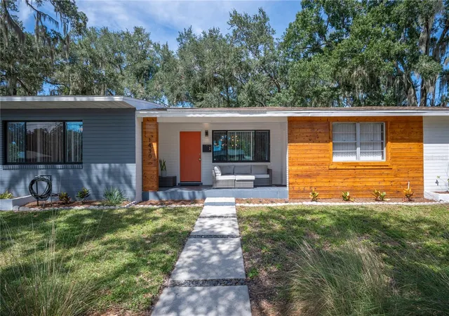 Photo 2 of Single family home for sale at 1430 E Edgewood Dr, Lakeland, FL 33803 | MLS# L4965383 | Listing updated on 2026-09-29